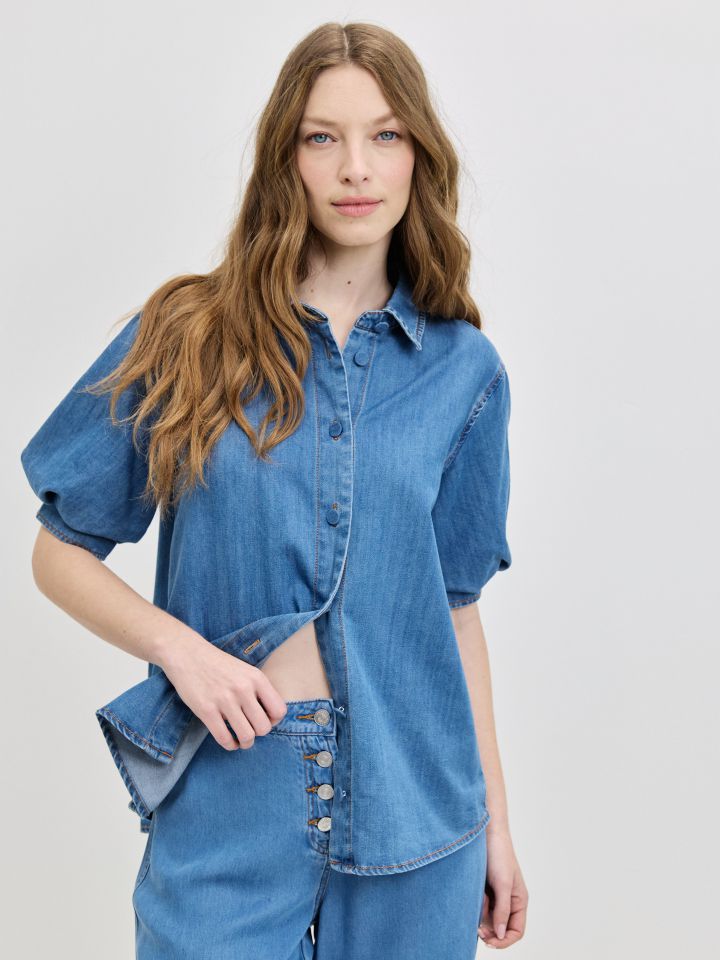 חולצה ג’ינס שרוולי בלון בצבע ג’ינס בהיר