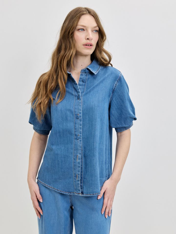 חולצה ג’ינס שרוולי בלון בצבע ג’ינס בהיר