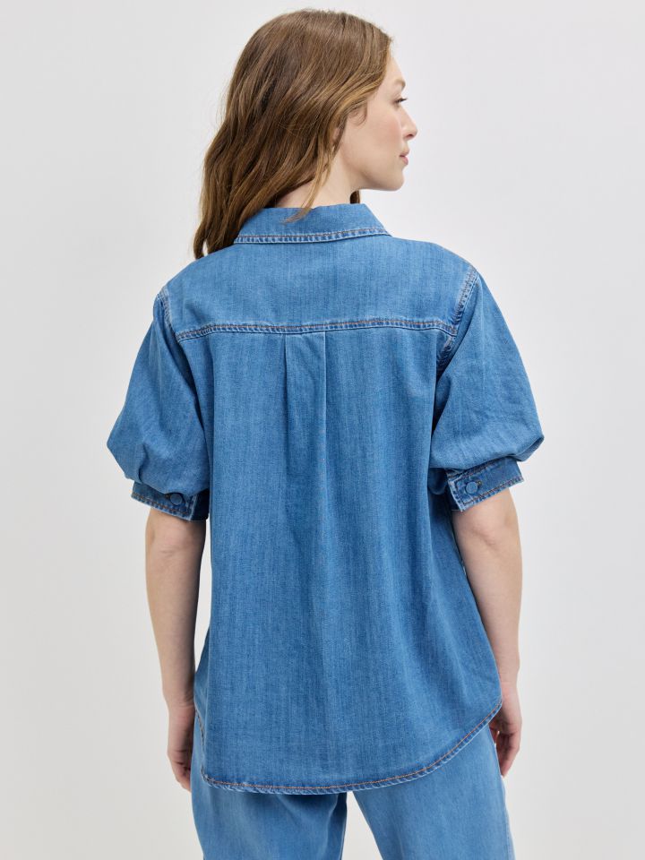 חולצה ג’ינס שרוולי בלון בצבע ג’ינס בהיר