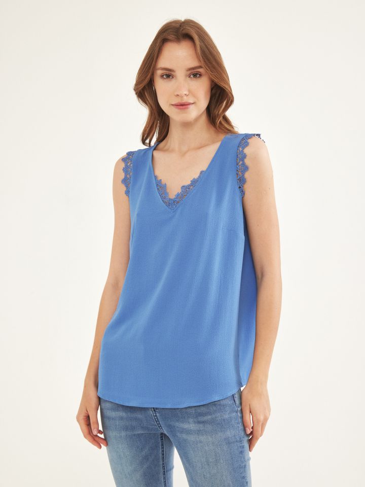 חולצה V קרושה PROMO בצבע תכלת