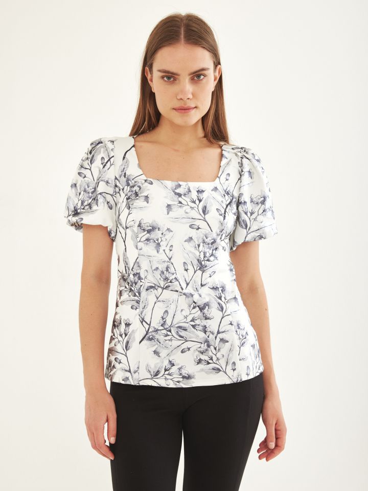 חולצה דפוס פוייל שרוול בלון בצבע אופוויט