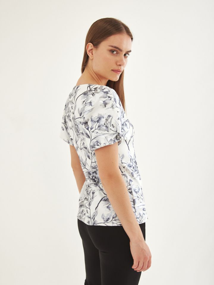 חולצה דפוס פוייל שרוול בלון בצבע אופוויט