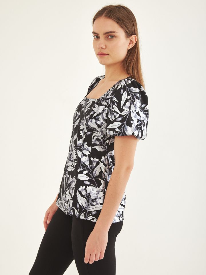 חולצה דפוס פוייל שרוול בלון בצבע שחור