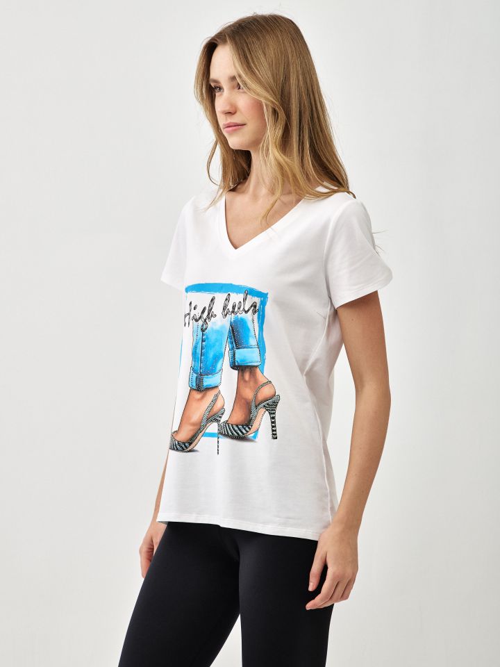 חולצה V נעליים PROMO בצבע לבן