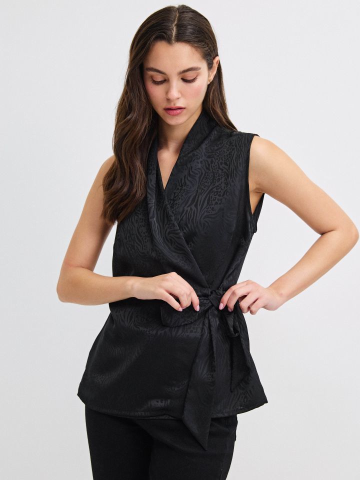 חולצה מעטפה ג’קרט PROMO בצבע שחור