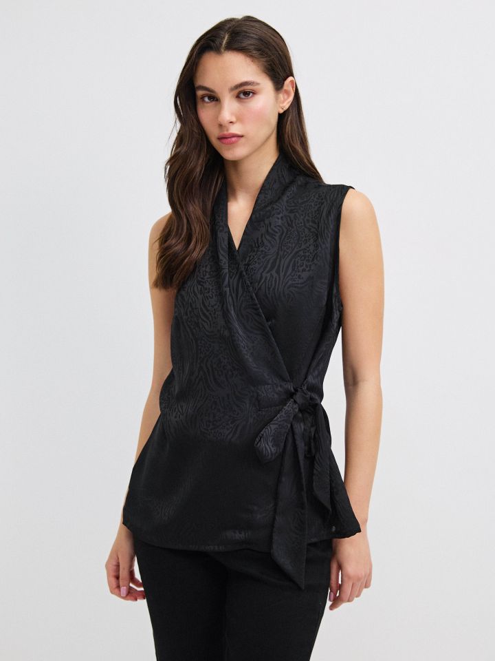 חולצה מעטפה ג’קרט PROMO בצבע שחור