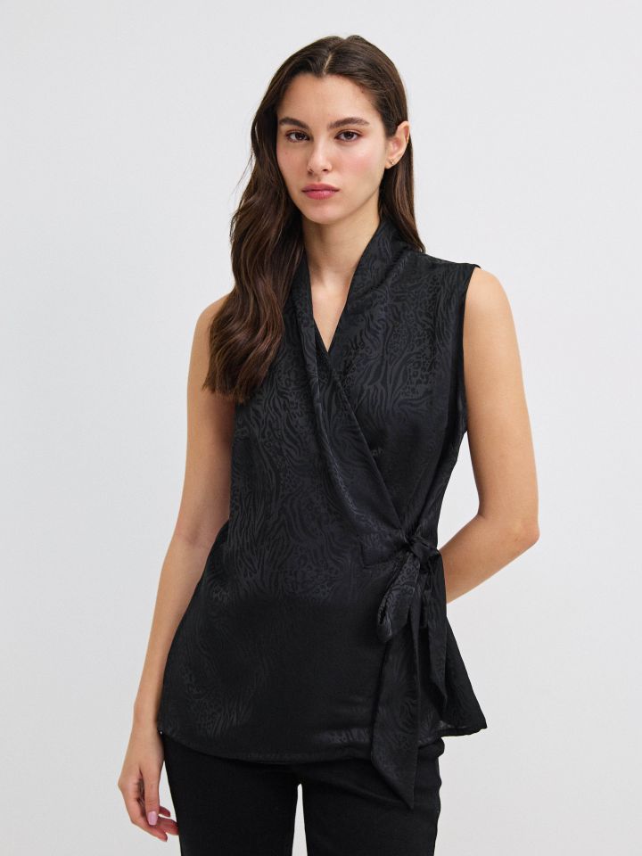 חולצה מעטפה ג’קרט PROMO בצבע שחור