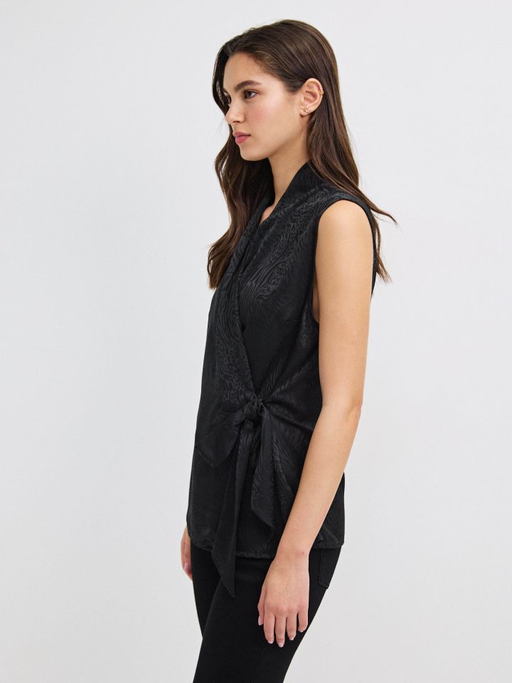 חולצה מעטפה ג’קרט PROMO בצבע שחור