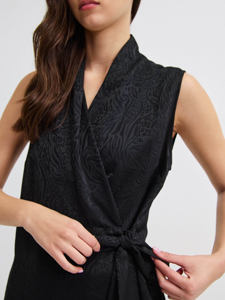 חולצה מעטפה ג’קרט PROMO בצבע שחור