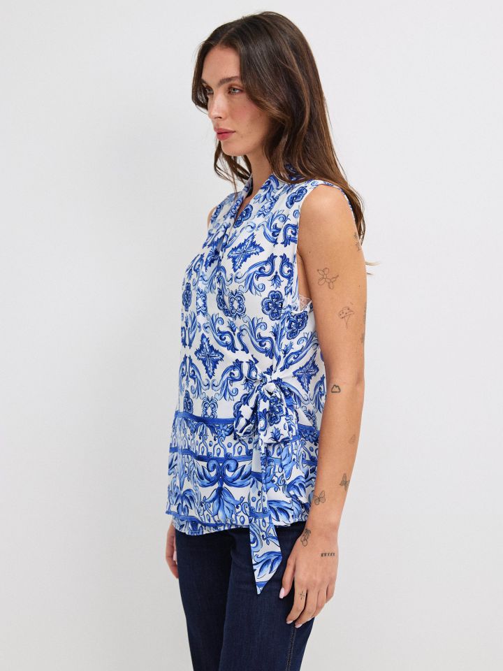 חולצה מעטפה דפוס PROMO בצבע כחול/לבן