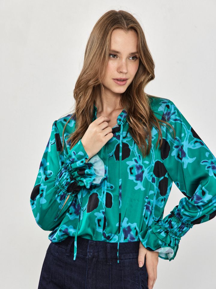 חולצה סטן דפוס בצבע ירוק