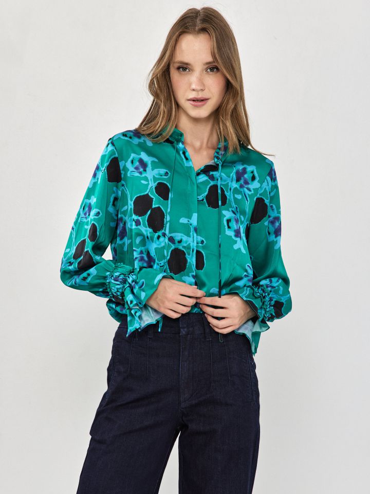 חולצה סטן דפוס בצבע ירוק