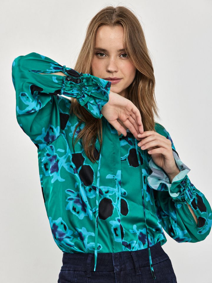 חולצה סטן דפוס בצבע ירוק