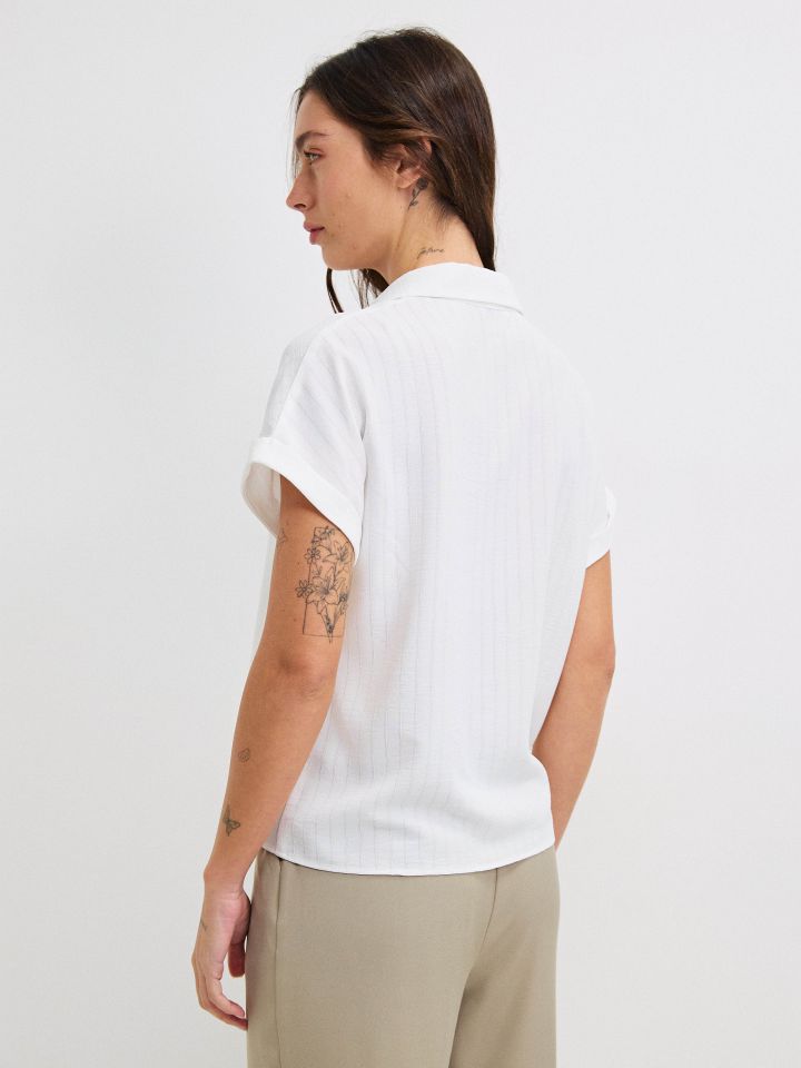 חולצה פסים קשירה בצבע לבן