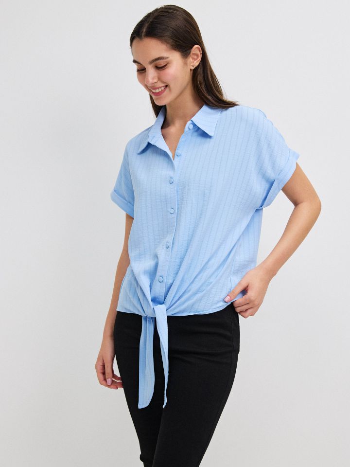 חולצה פסים קשירה בצבע תכלת