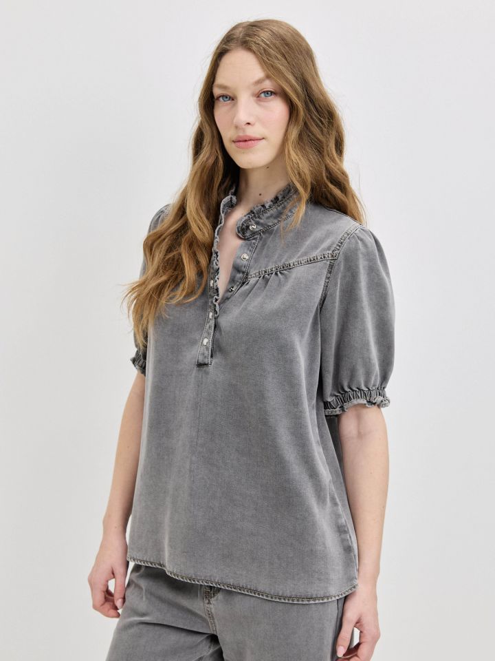 חולצה ג’ינס צוארון מלמלה בצבע ג’ינס אפור