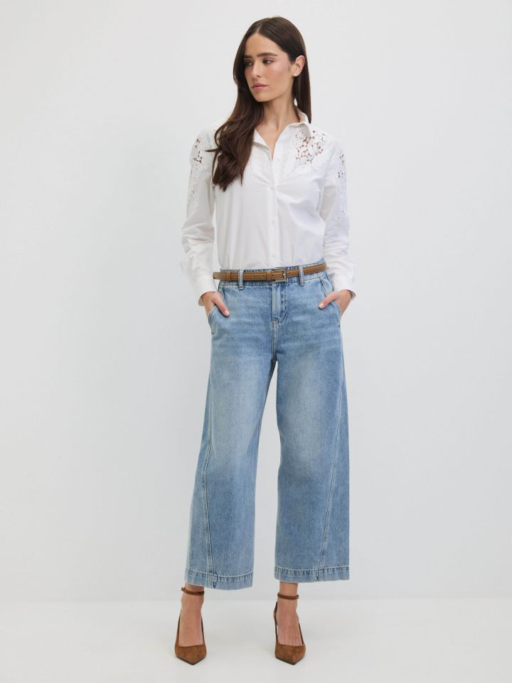 חולצה ריקמות עלים בצבע לבן