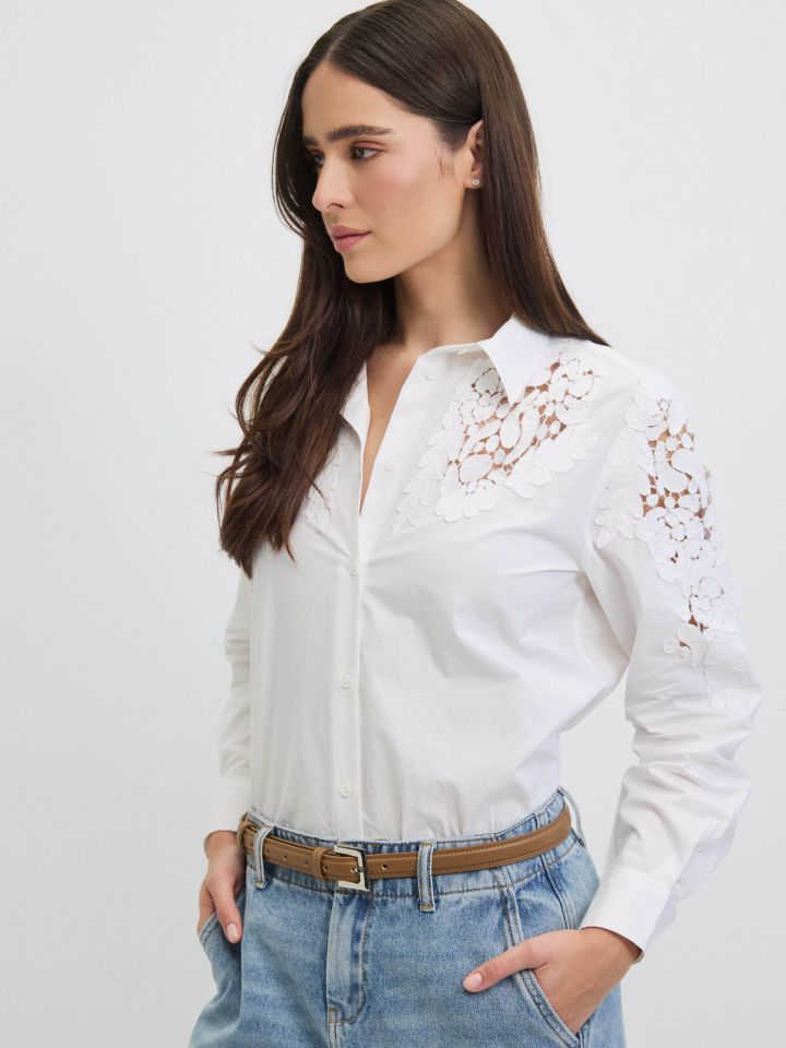 חולצה ריקמות עלים בצבע לבן