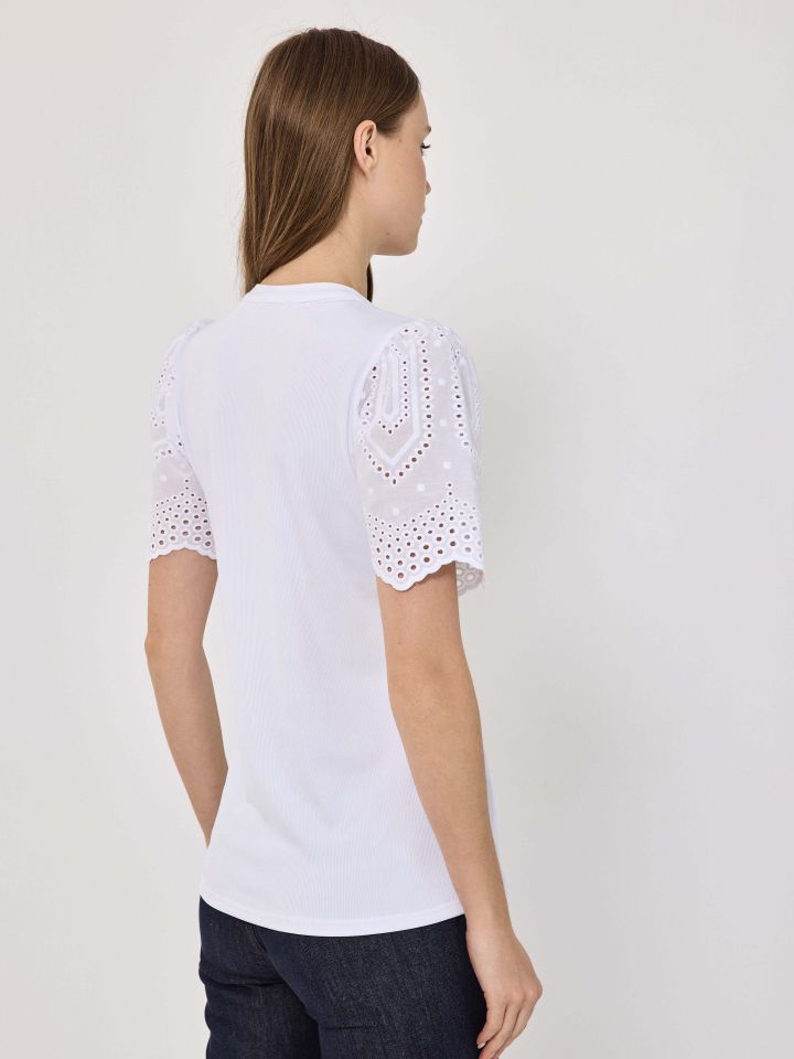 חולצה ריב שרוול קרושה בצבע לבן