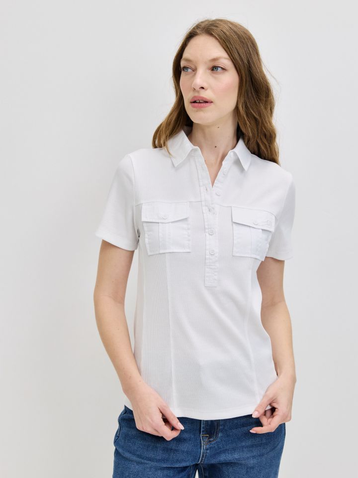 חולצה כיסים בצבע לבן