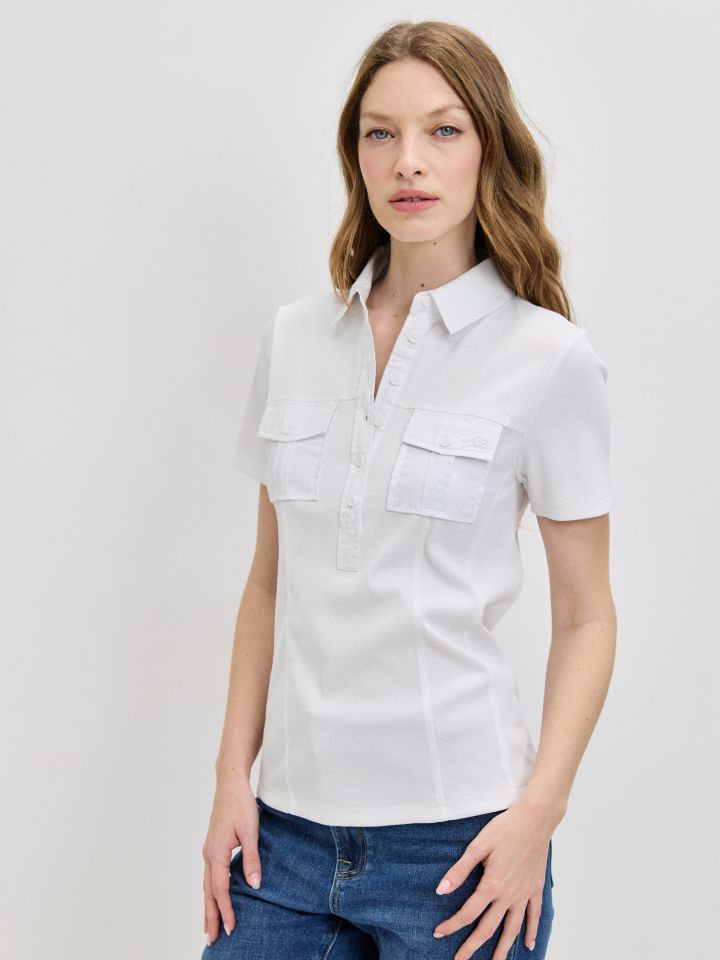 חולצה כיסים בצבע לבן
