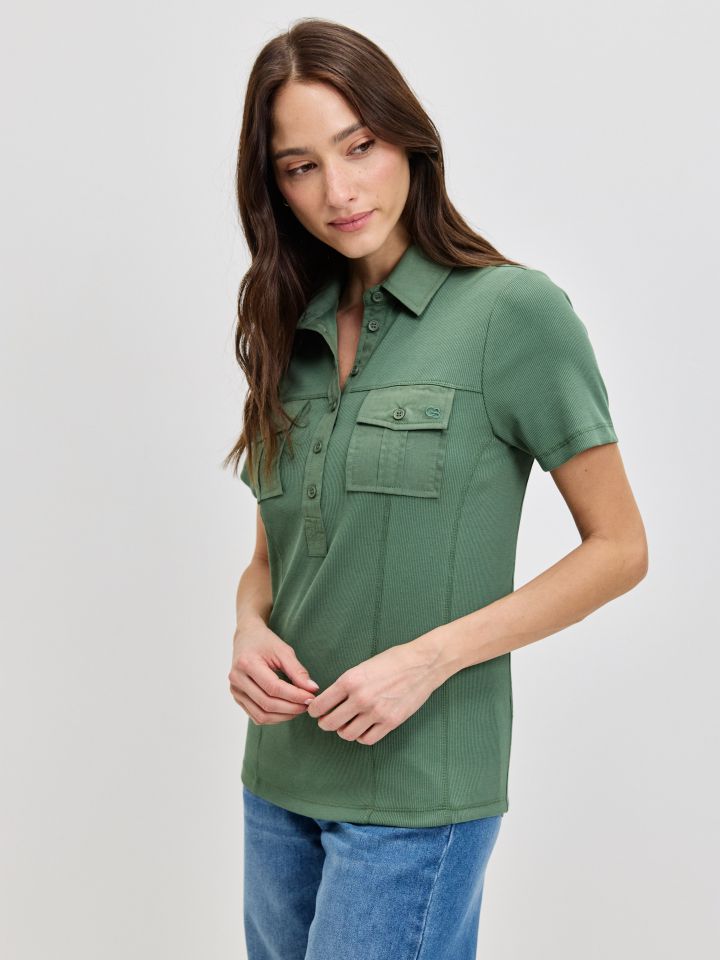 חולצה כיסים בצבע זית בהיר