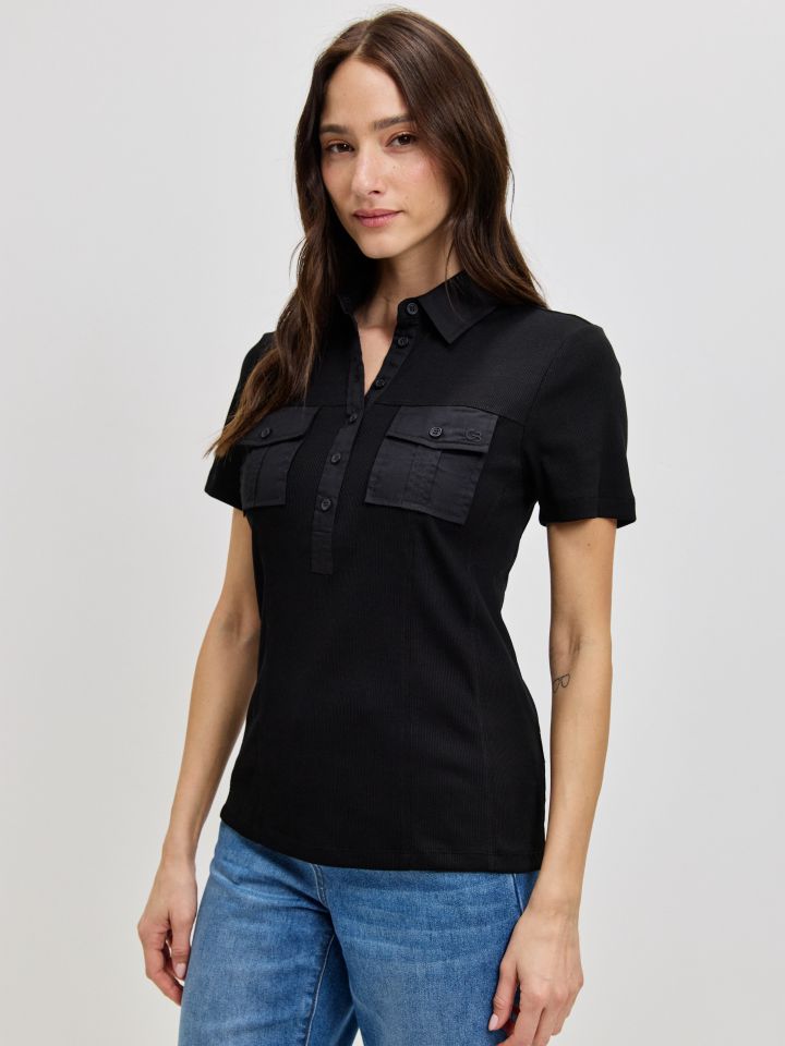 חולצה כיסים בצבע שחור