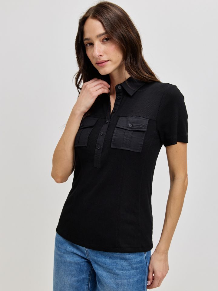 חולצה כיסים בצבע שחור