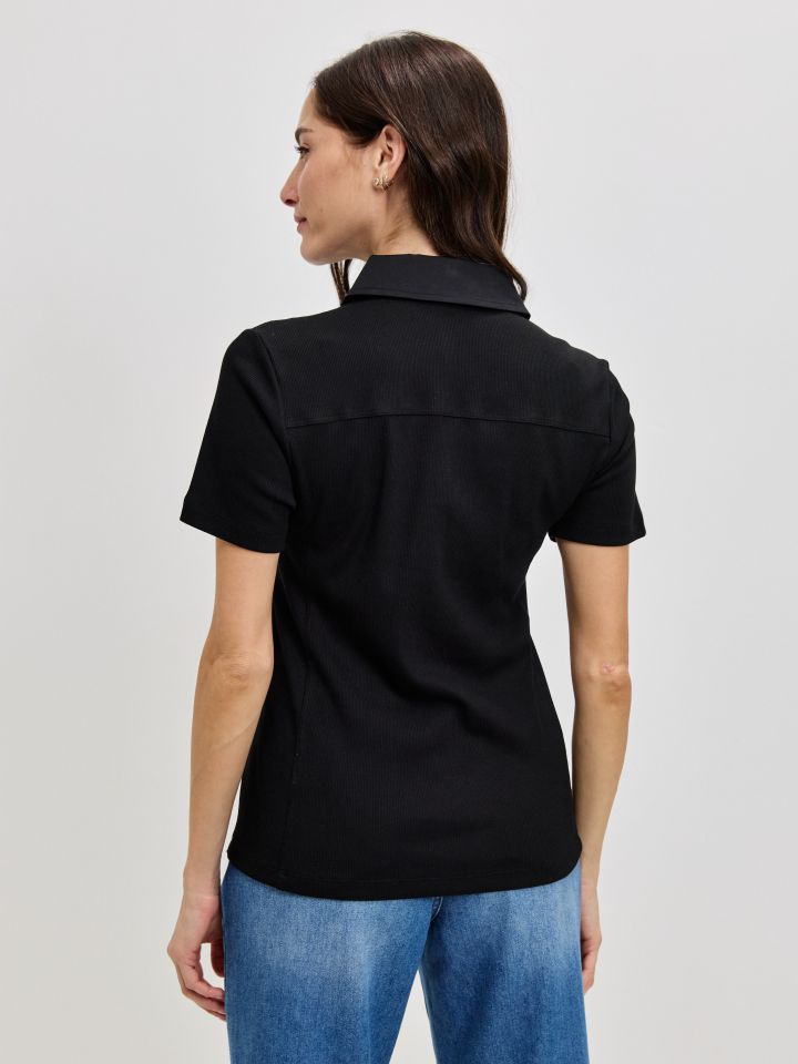 חולצה כיסים בצבע שחור