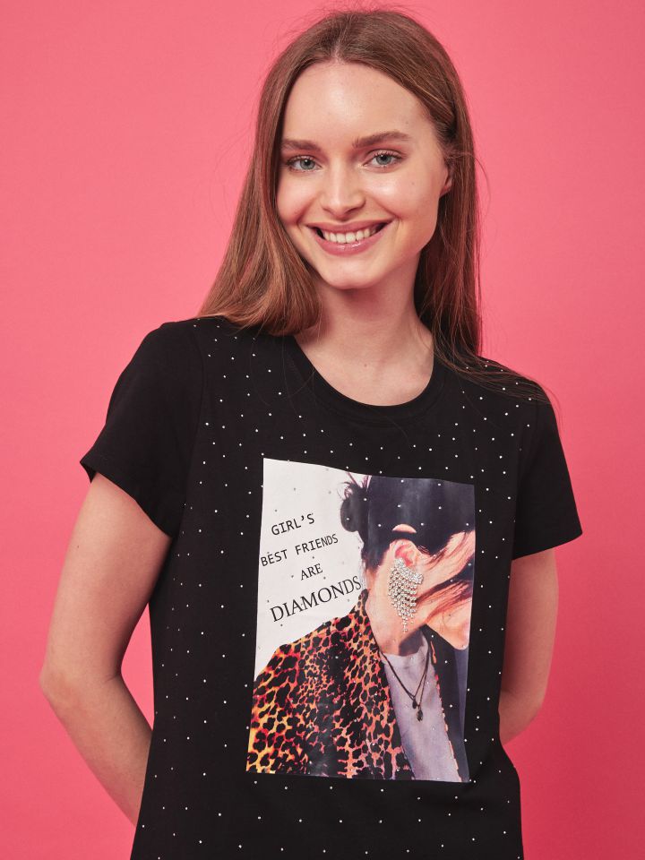 חולצה עגיל יהלומים בצבע שחור