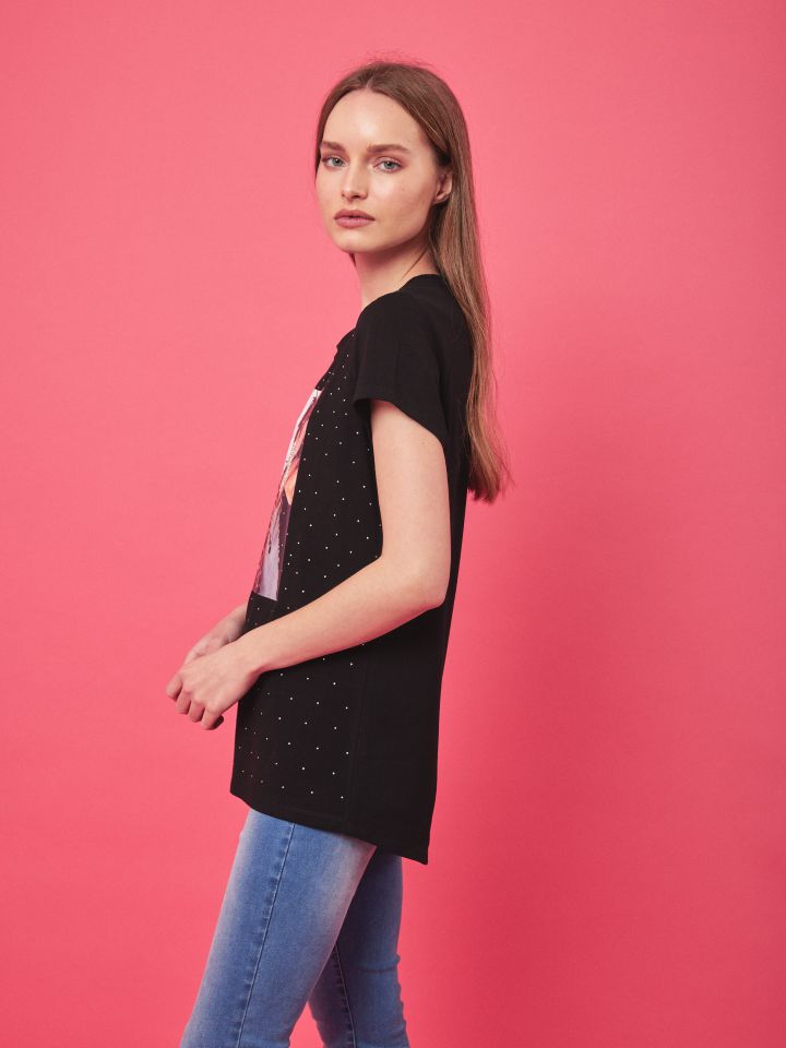 חולצה עגיל יהלומים בצבע שחור