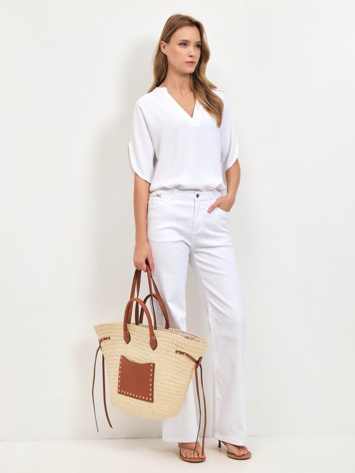 חולצה V NATALY בצבע לבן