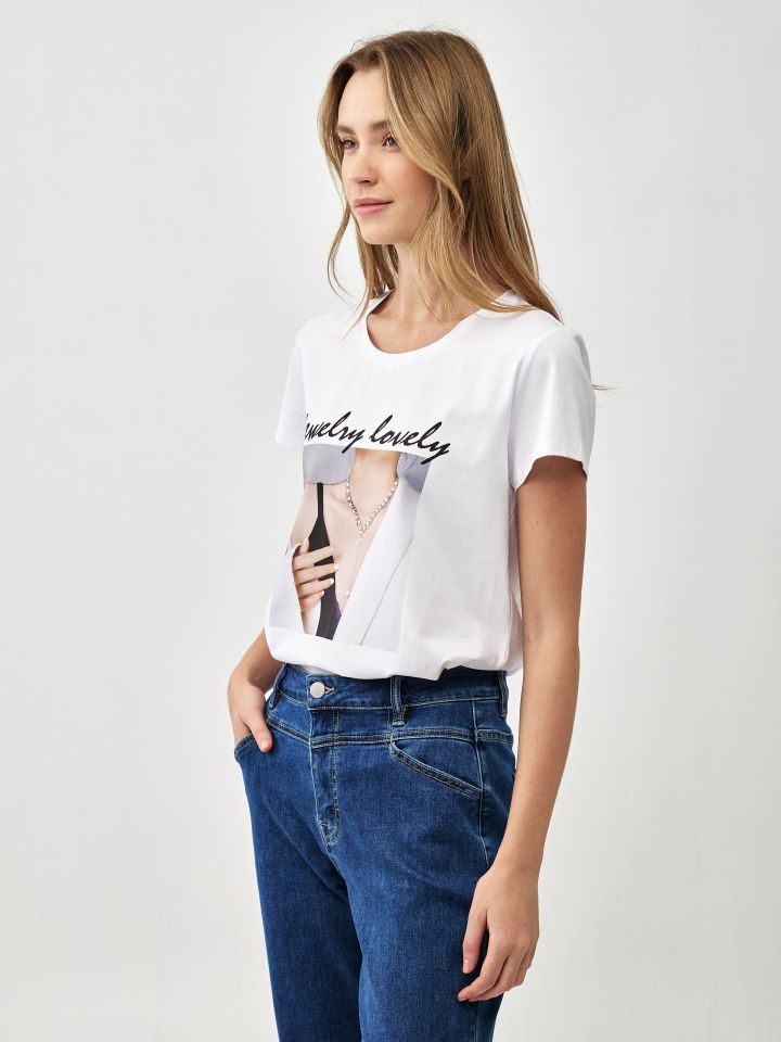 חולצה דפוס שרשרת PROMO בצבע לבן