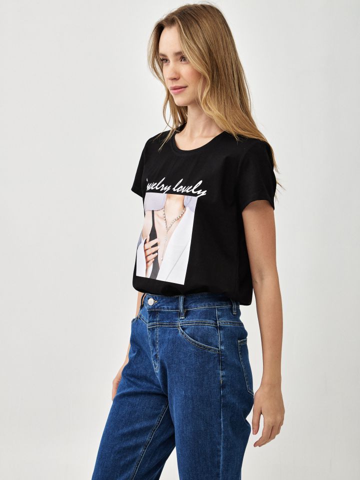 חולצה דפוס שרשרת PROMO בצבע שחור