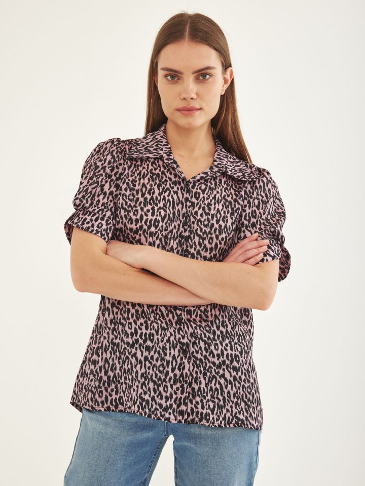 חולצה צוארון דפוס בצבע ורוד עתיק