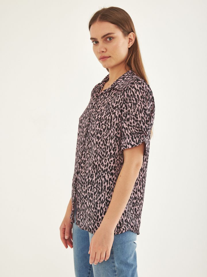 חולצה צוארון דפוס בצבע ורוד עתיק