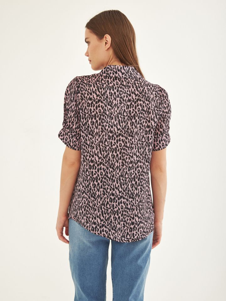 חולצה צוארון דפוס בצבע ורוד עתיק