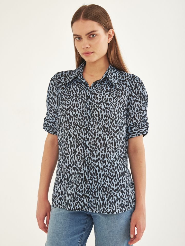 חולצה צוארון דפוס בצבע תכלת