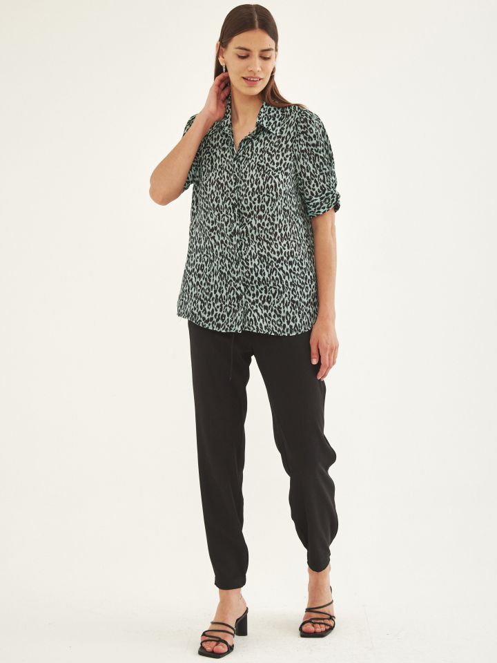 חולצה צוארון דפוס בצבע ירוק