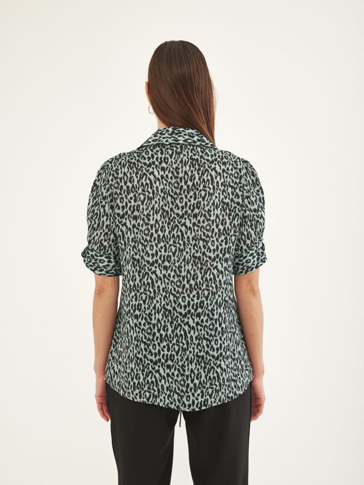 חולצה צוארון דפוס בצבע ירוק