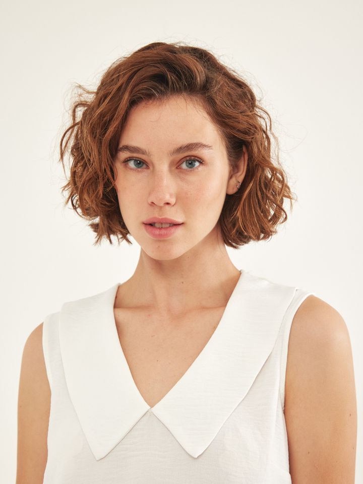 חולצה V צוארון PROMO בצבע אופוויט