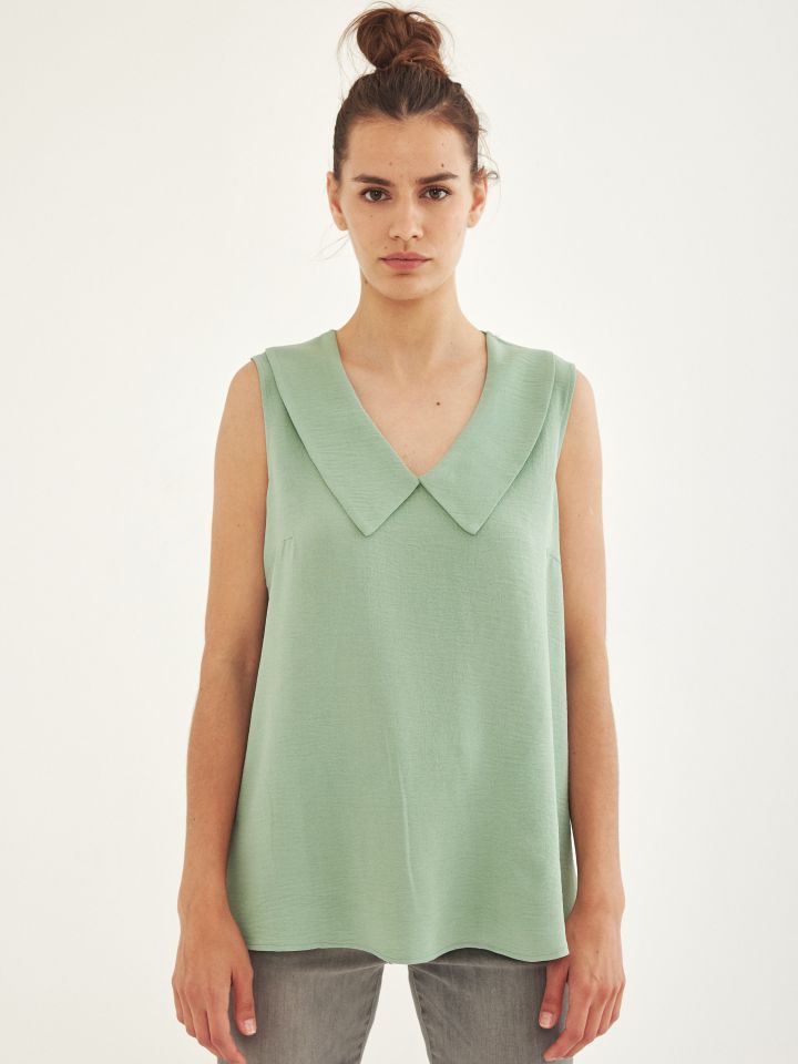 חולצה V צוארון PROMO בצבע ירוק בינוני