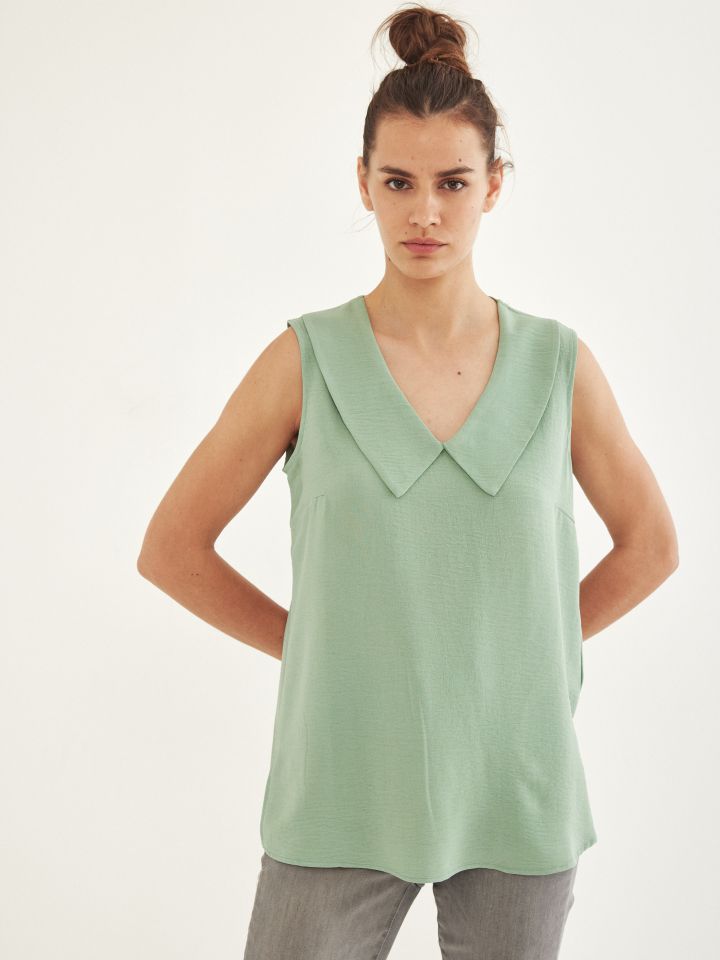 חולצה V צוארון PROMO בצבע ירוק בינוני