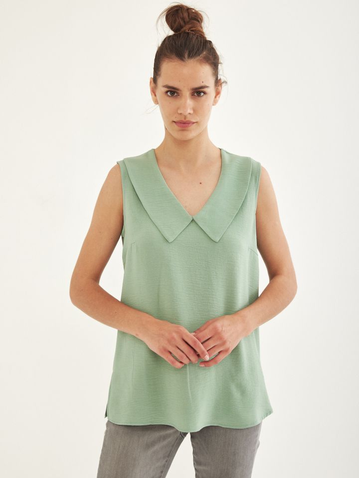 חולצה V צוארון PROMO בצבע ירוק בינוני