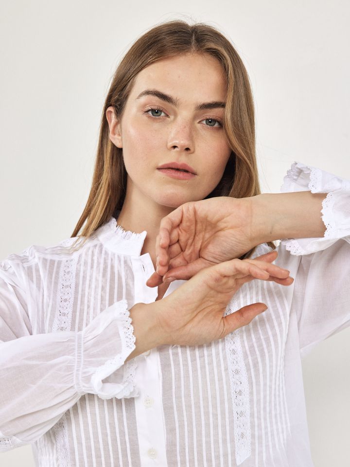 חולצה וואל נירוורים בצבע לבן