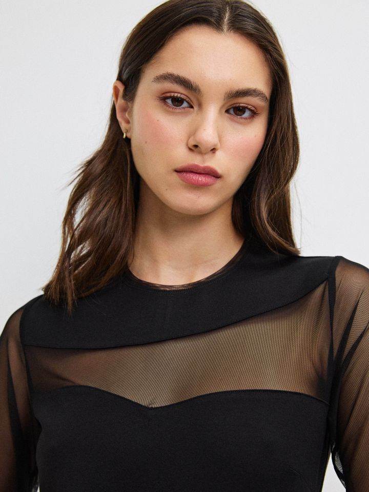 חולצה שילוב שיפון בצבע שחור