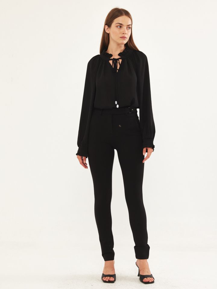 חולצה פתח שרוך חרוזים PROMO בצבע שחור