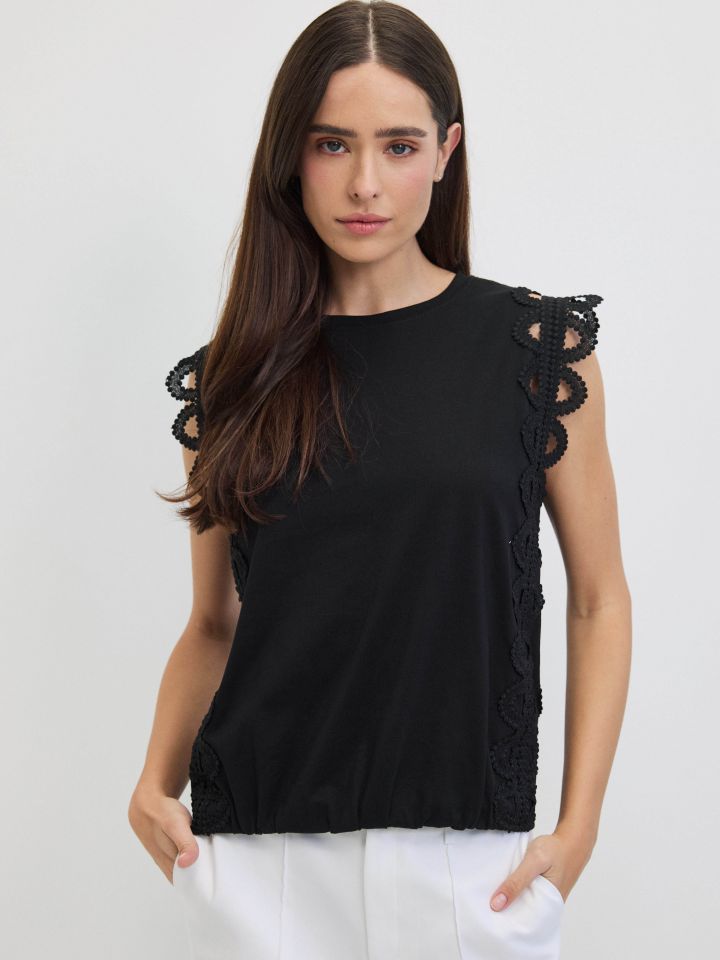 חולצה סרטי קרושה בצבע שחור