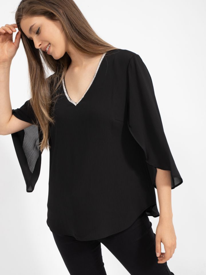 חולצה V שיפון יהלומים בצבע שחור