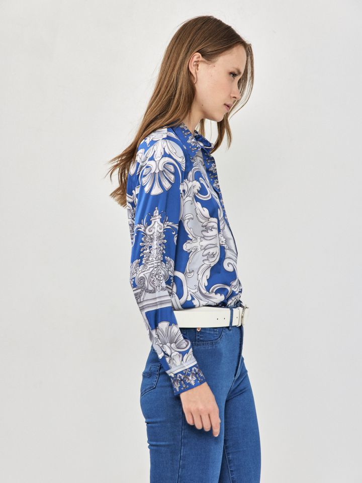 חולצה דפוס צוארון בצבע כחול ויקטוריה